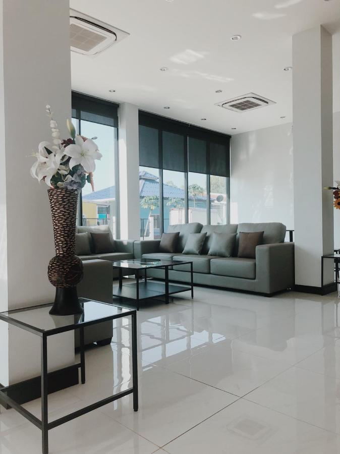 T-Nee Hotel@Udon Udon Thani Extérieur photo